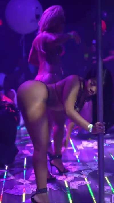 🖤🍑👙