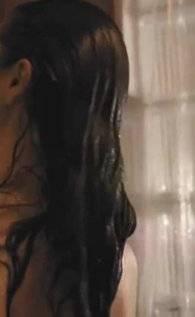 Imagine seeing Selena in the shower like this... I'd jump straight in and start fucking her so hard while grabbing her tits 🤤