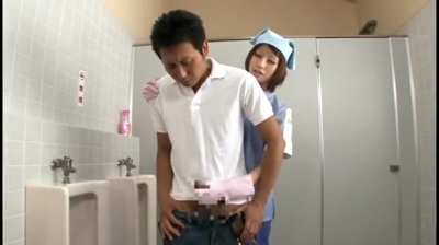 [/r/M<wbr>enint<wbr>roubl<wbr>eJAV] Man interrupts cleaning duties and ends up unlucky