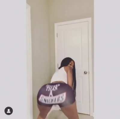 She got a fatty 🍑👈🏽