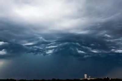 Волна в небе. Облачность типа Asperitas.