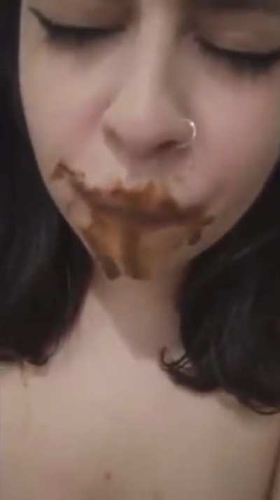Saman<wbr>thasc<wbr>atoff<wbr>icial Swallowing Her Poop