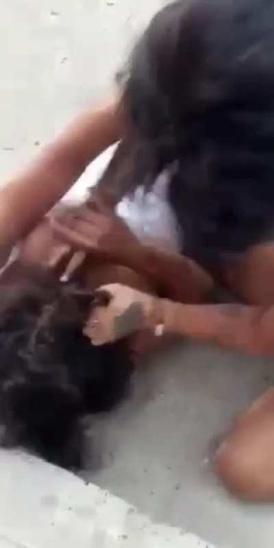 This is a nice little scrap! got titties & a nice booty shot too.