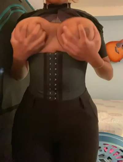 Hugee knockers