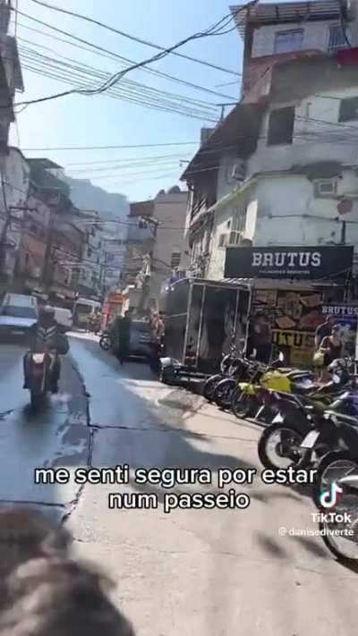 Favela de pote?