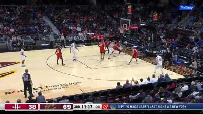 [Highlight] Okoro gets the tough reverse layup to fall!