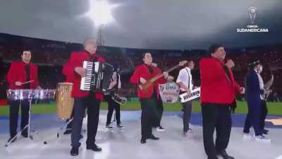 4 anos do maior show de abertura de uma final na história