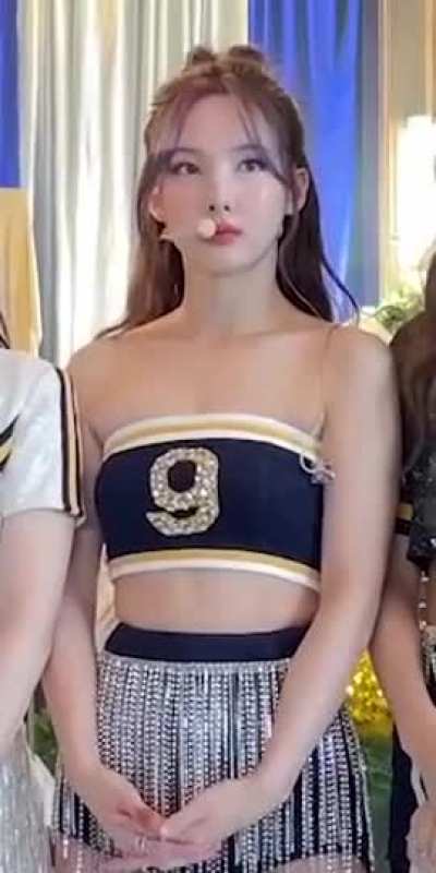 TWICE - Momo, Jihyo, Tzuyu & Nayeon