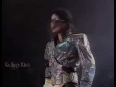 People losing their minds over Michael Jackson standing still