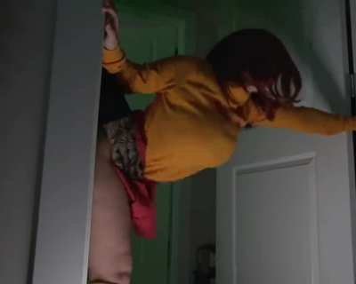 Velma gets caught by a monster (bigh<wbr>titty<wbr>gothe<wbr>gg) [Scooby-Doo]