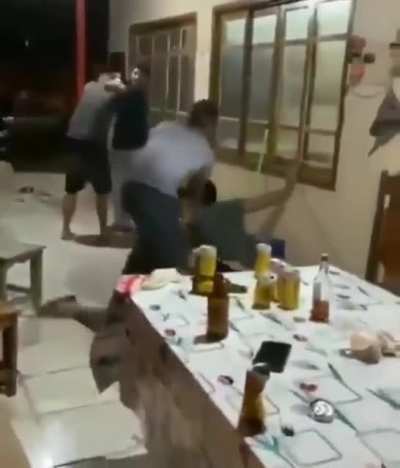 Bebidas, confraternização e trocação de murro