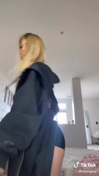 Loren Gray can’t stop shaking that ass 🍑