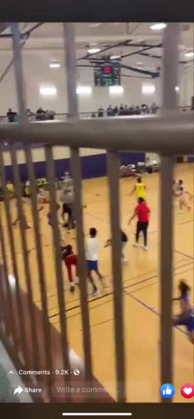 Basketball team jumps the ref