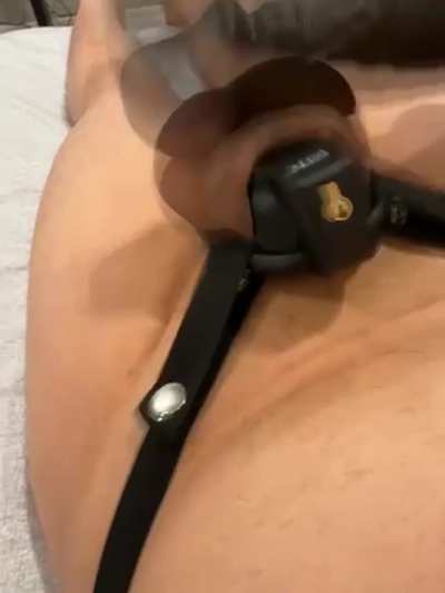 Plapping to orgasm uwu