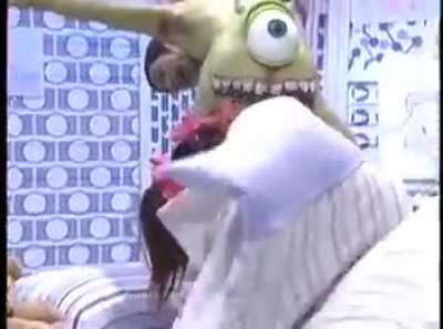 Mike Wazowski attacks