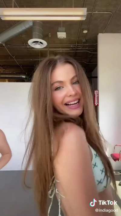 Bikini Dancing