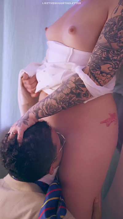 eat me out right now
