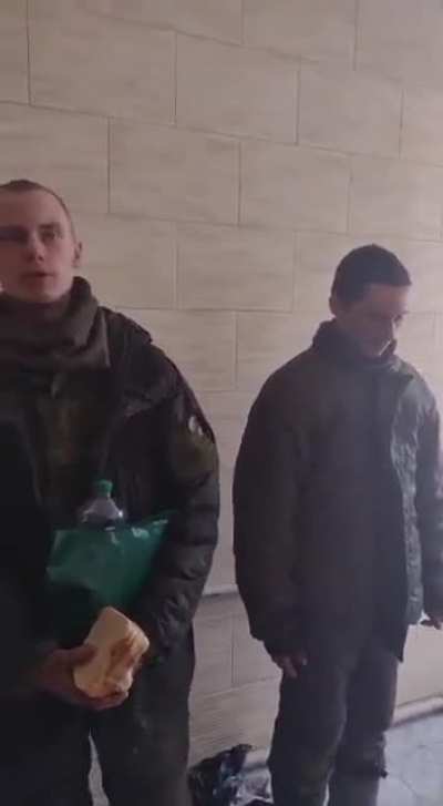 Ukrainians Feed Scared Russian Captives “Mom, dad, I didn’t want to go to Ukraine. They said that we were going to bilateral exercises with the 25th brigade.
