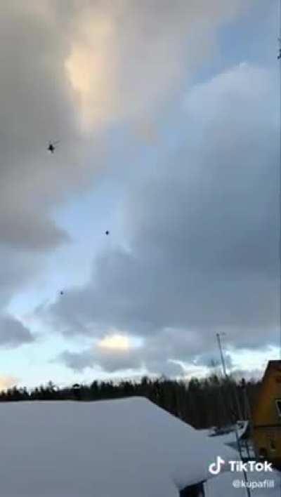 Large number of Russian helicopters near the Ukrainian border as build-up continues