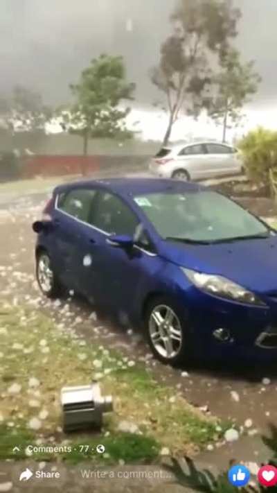Omg it’s hailing so bad