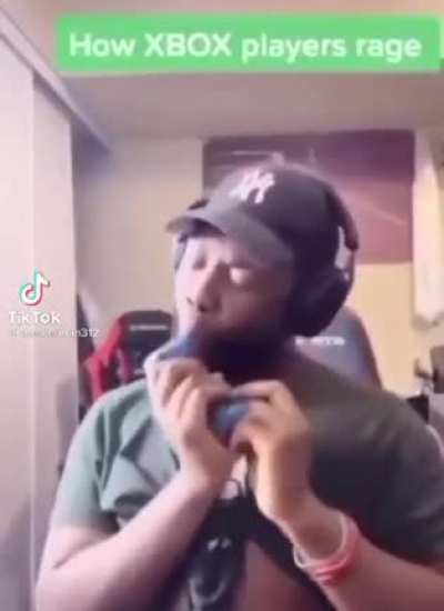 so moldy his xbox controller is actually a ps4 controller