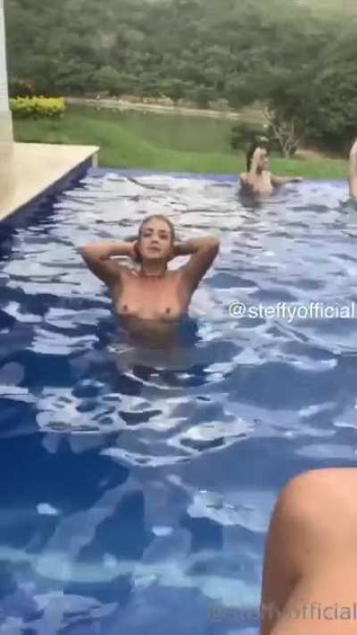 Pool party 😏🔥