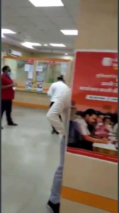 Bank guard in India shot a man for not wearing a mask