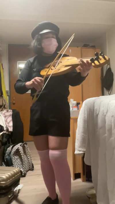 Fiddler plays for the army