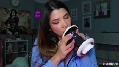 Ellaa - ear licking ASMR