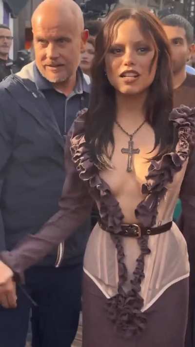 jenna ortega vid