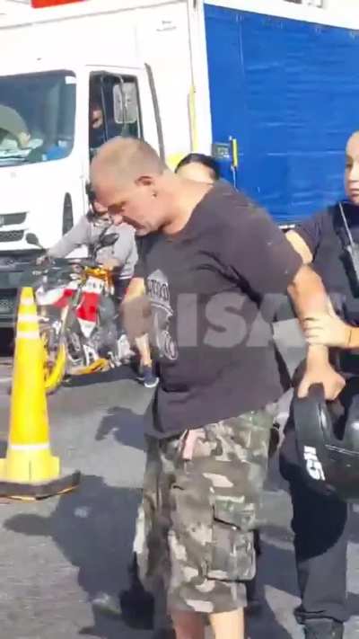 La policía de anteojos: llamen a la policía