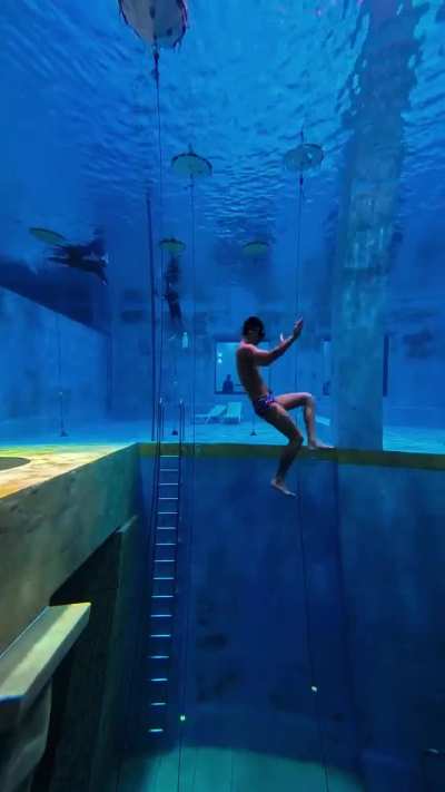 This freediver makes walking underwater look completely effortless