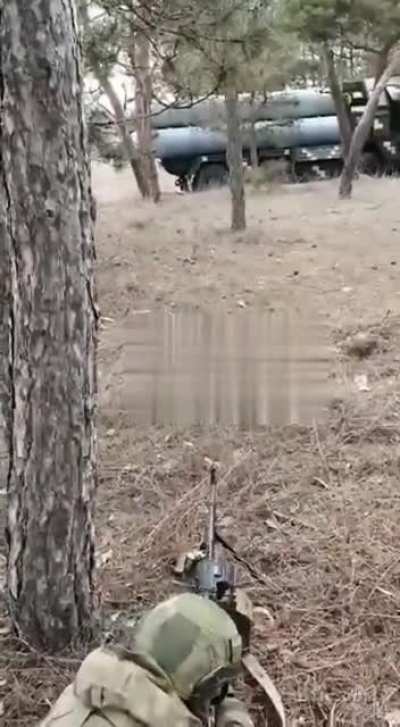 Ukrainian vehicle hits back at Russian soldiers after they destroy it.