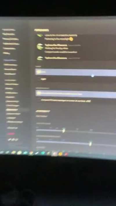 Never turn off the lights and turn on Discord light mode