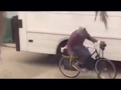Тихо спиздил и ушёл - называется 