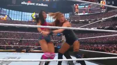 Becky Lynch wins the Intercontinental Championship for the third time!