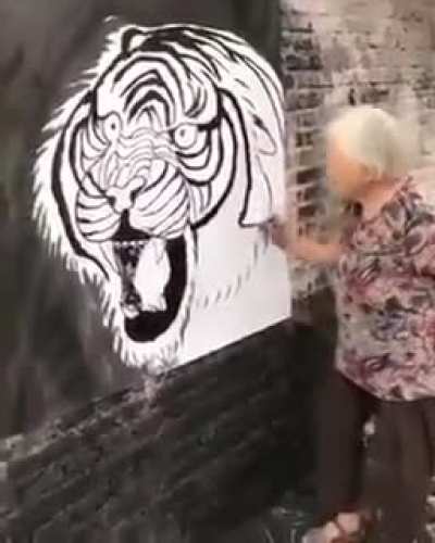 Grandma is back on streets art!