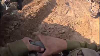 2 IDF soldiers from the 188 brigade kill a hamas militant in a tunnel before he attempts to come out. Gaza, 16/12/23