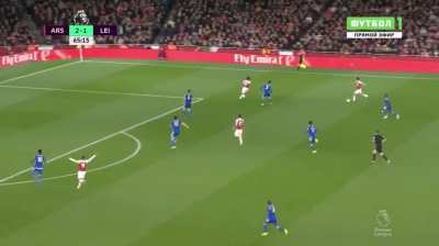 Posting an Özil pass every day until Arsenal play a game. Day 88: a gorgeous move v. Leicester, 2018.