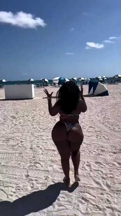 Somebody better come get they mama 😍