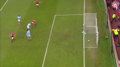 Throwback Video: This Day, a decade ago. Rooney scored one of the best derby goals we'll ever see. (Source : Manchester United)