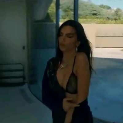 Emily Ratajkowski | 'I KNOW?'