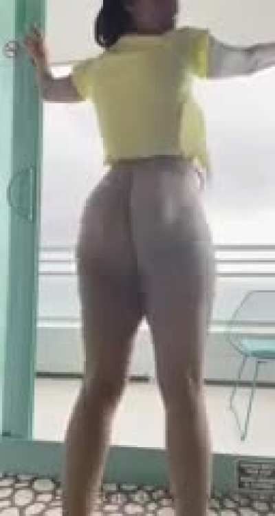 MIZZ TWERKSUM
