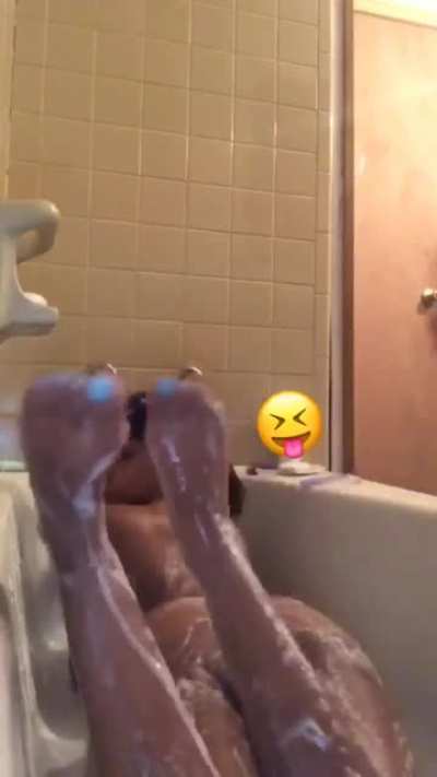 Here y’all ni$$as crack heads fa dis lil girl pussy