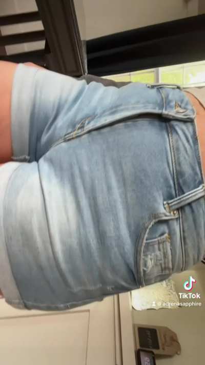 @AdrenaSapphire TikTok Mom with Big tits