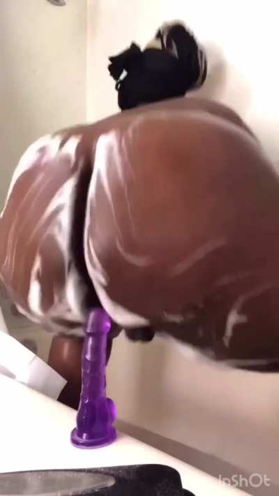 BBW in the shower (tsbellanc2)
