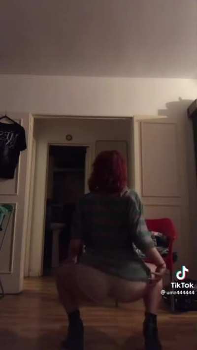 You walk in on ur stepsis doing this? Wyd?