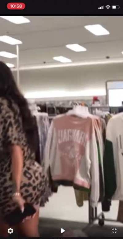 Jania shopping with the ass