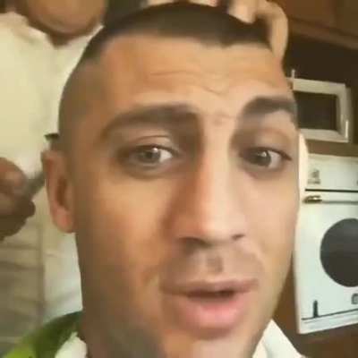 De calvo tengo poco hijos de puta😠 un saludo para mi gente🙋‍♂️