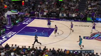 [Highlight] Ayton plays good defense on THT and Booker gets the finish on the other side